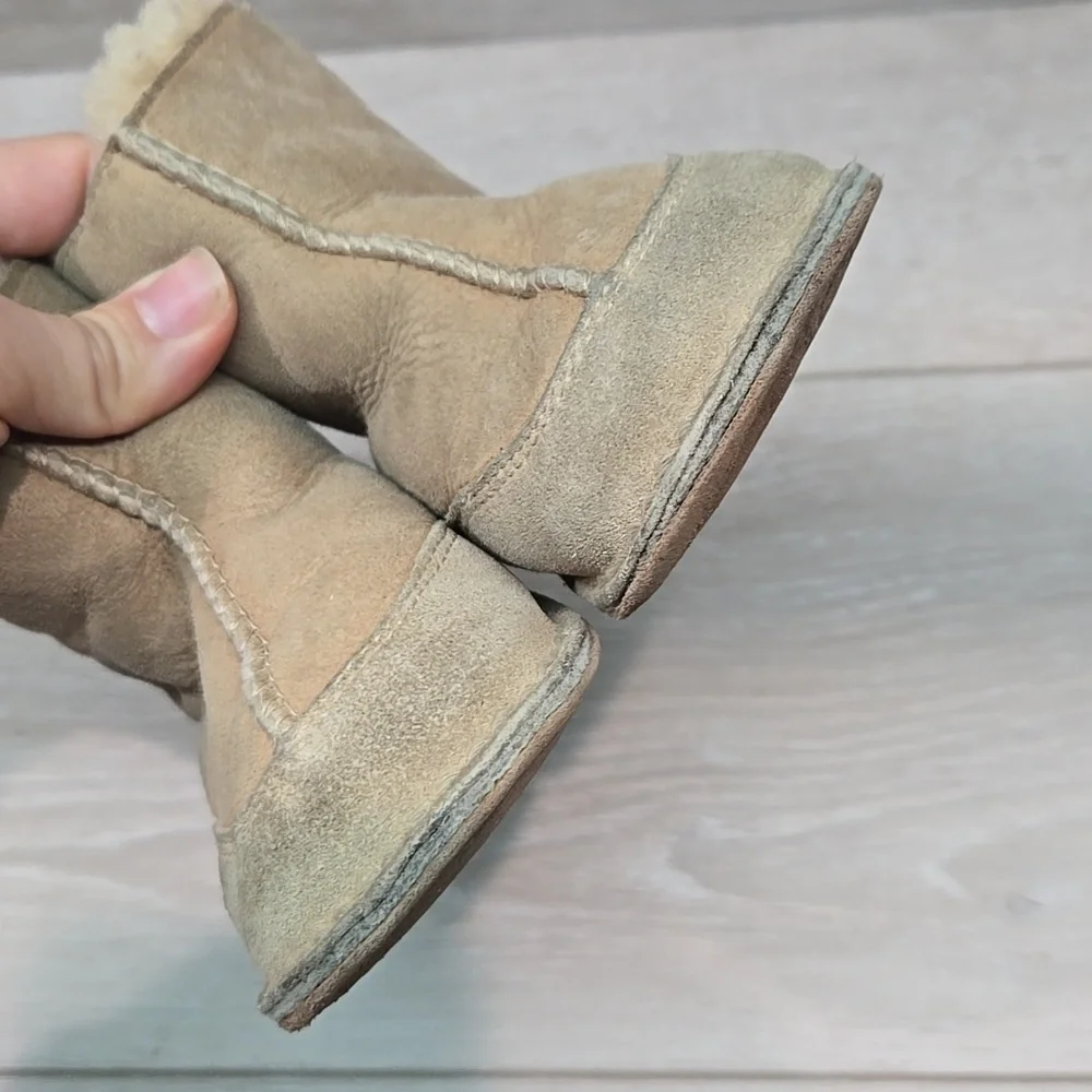 UGG Australia 5206 Leather Sheepskin Kids Boots Shoes Sz M